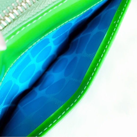 KATE SPADE Patent Green Stacy Big Apple Large Wallet - Picture 11 of 12
